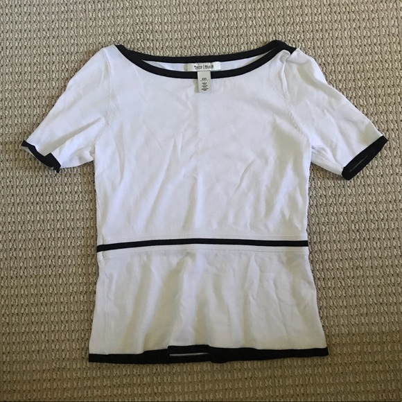 White House Black Market Tops - White top with black details (xxs) White House Black Market Tops - White top with black details (xxs)
